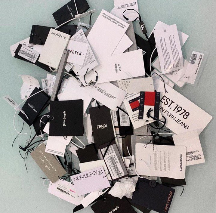 Khi chưa ra mắt, Sơn Tùng M-TP đã chứng tỏ độ "chịu chơi" khi khoe loạt mác đồ hiệu mình shopping cho MV mới. Ảnh: Vietnamnet.