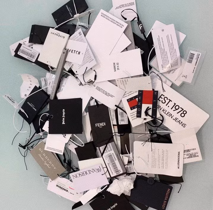 Khi chưa ra mắt, Sơn Tùng M-TP đã chứng tỏ độ "chịu chơi" khi khoe loạt mác đồ hiệu mình shopping cho MV mới. Ảnh: Vietnamnet.