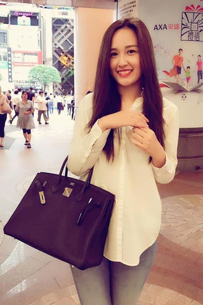 Ngoài ra, Hoa hậu Việt Nam 2006 Mai Phương Thúy còn được biết đến là một "tay chơi hàng hiệu" nổi tiếng trong showbiz Việt.