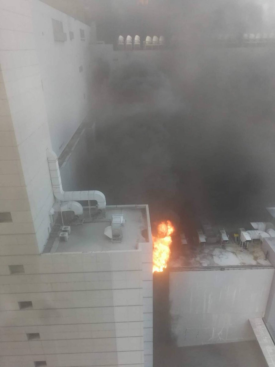 Chay lon tai trung tam mua sam Thai Lan, co nguoi lao tu tang 8 xuong-Hinh-2