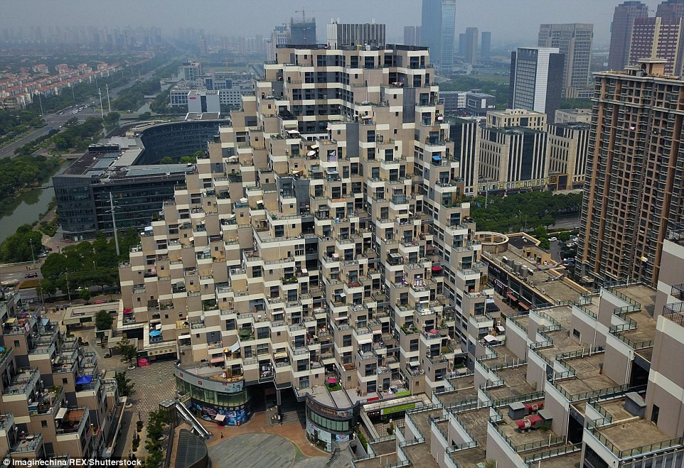 Theo đơn vị thiết kế chung cư, công trình lấy cảm hứng từ cánh đồng ruộng bậc thang truyền thống của Trung Quốc và môn thể thao mạo hiểm Parkour.