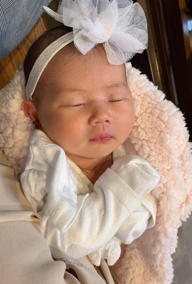 Than Thuy Ha: 'Vua sinh 1 thang, toi phai di lam kiem tien nuoi con'-Hinh-2