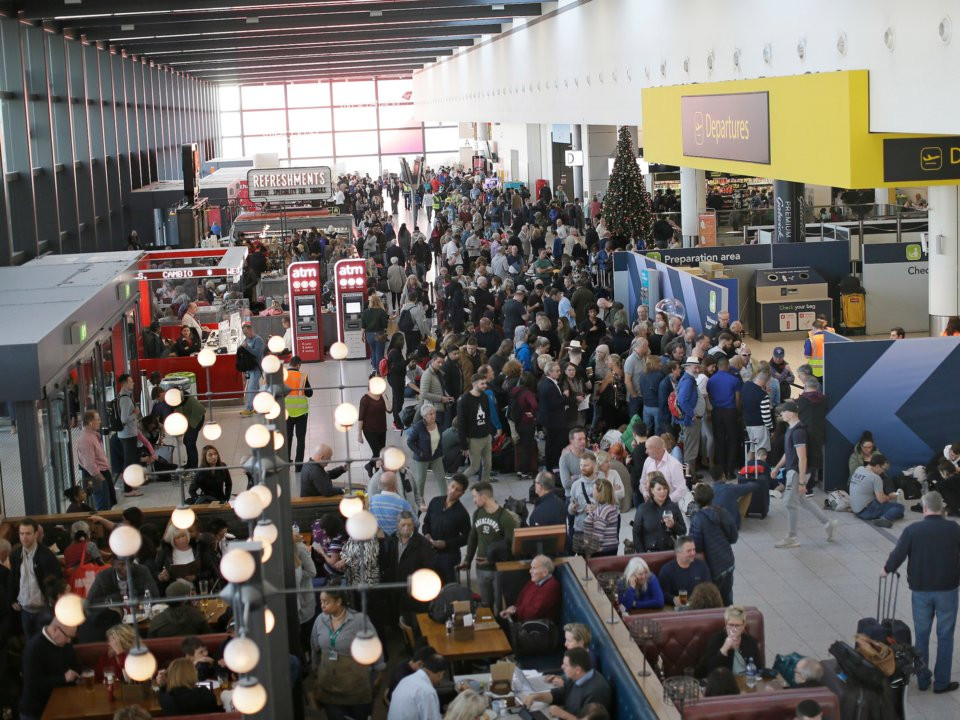 Sân bay lớn thứ nhì của thủ đô London (Anh) Gatwick cũng bị đánh giá thấp ở tiêu chí đúng giờ. Năm 2010, hơn 31,3 triệu lượt hành khách thông qua sân bay Gatwick, khiến nó là sân bay tất bật thứ 9 châu Âu tính theo lượt khách. Nguồn ảnh: BI.