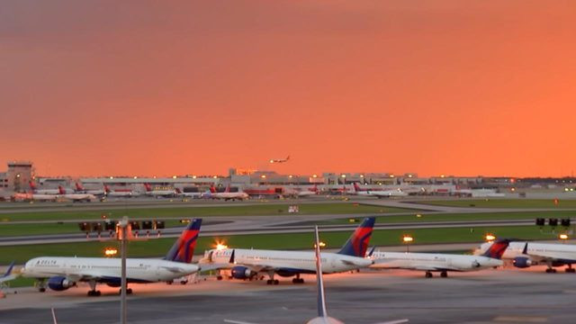 Mỗi năm sân bay đóng góp 34,8 tỷ USD cho nền kinh tế của thành phố Atlanta. Ảnh: Wsbtv.