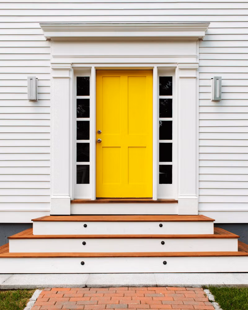 Màu vàng tạo nên diện mạo tươi trẻ, tràn đầy sức sống, rất thích hợp cho ngày xuân.