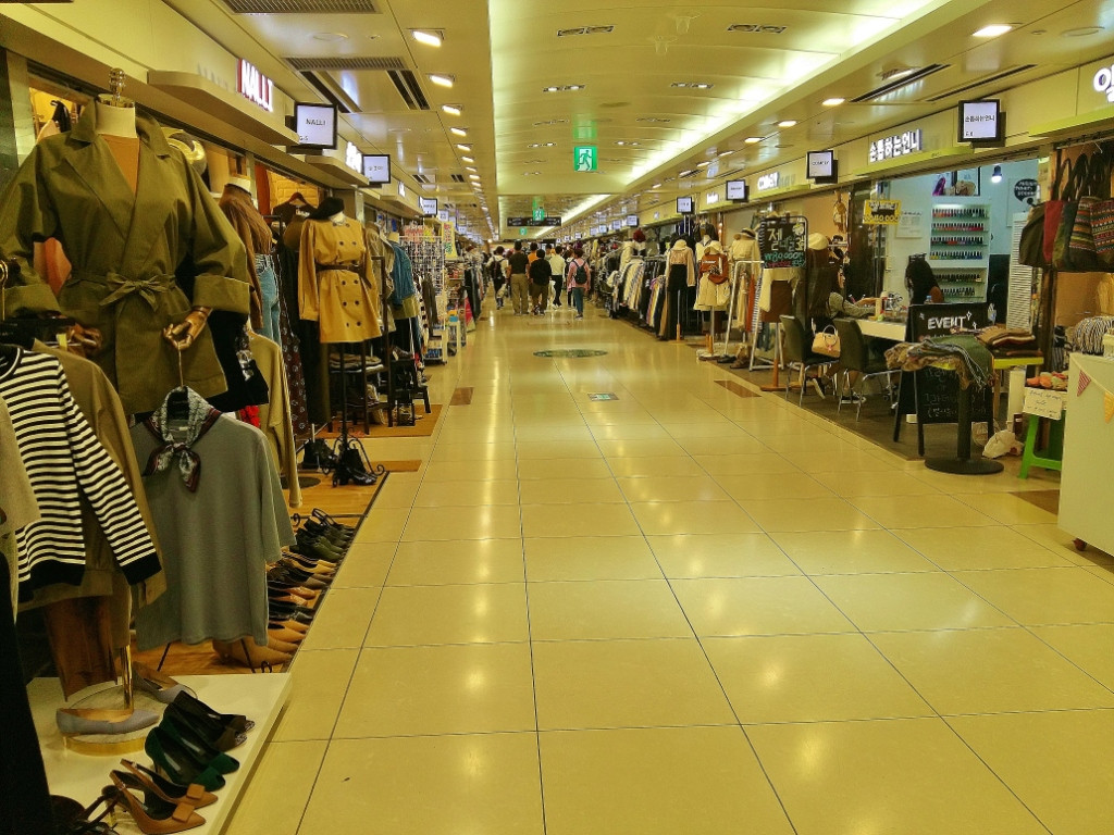 Hơn 40 năm qua, chợ Bupyeong không ngừng mỏ rộng và trở thành trung tâm mua sắm dưới lòng đất lớn nhất xứ sở kim chi.