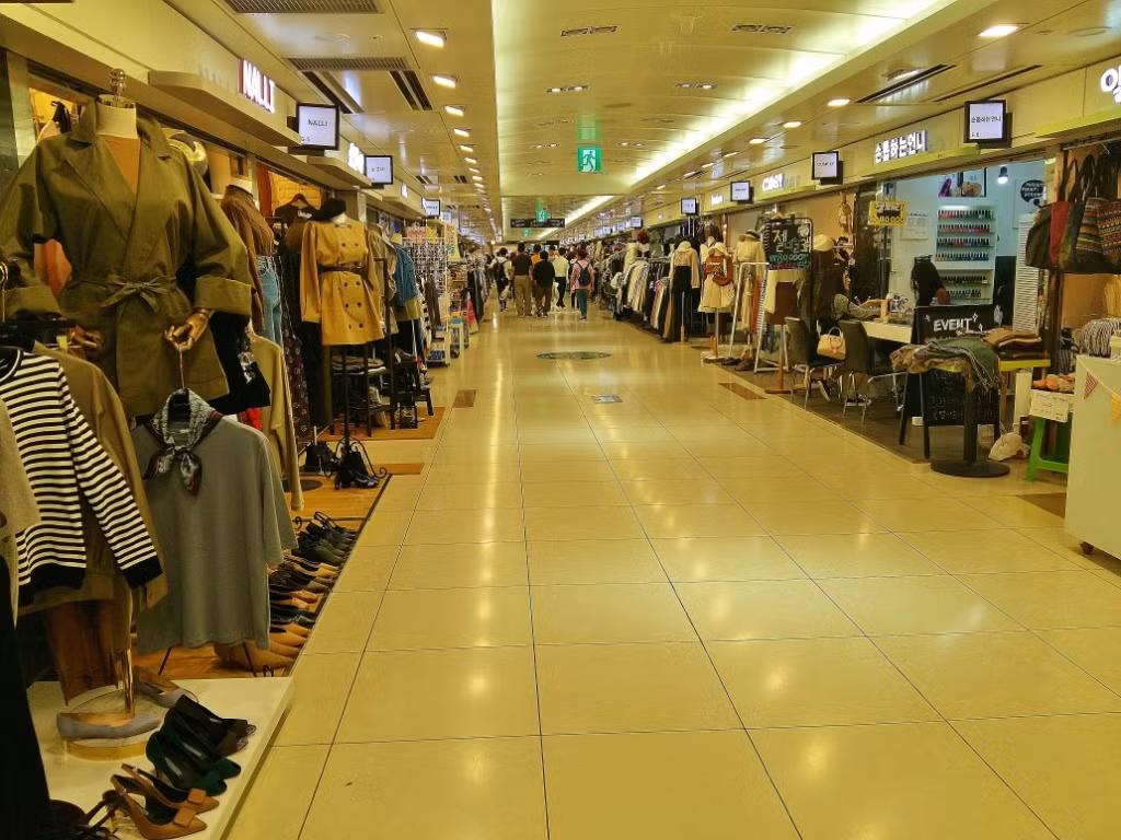 Hơn 40 năm qua, chợ Bupyeong không ngừng mỏ rộng và trở thành trung tâm mua sắm dưới lòng đất lớn nhất xứ sở kim chi.