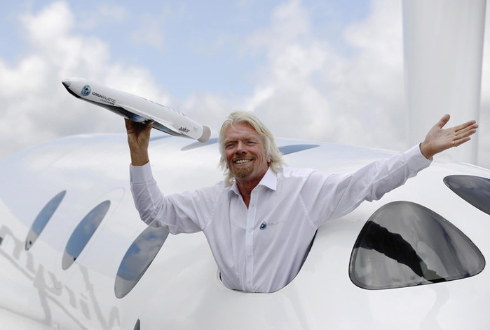 Tỷ phú Richard Branson rất thích ngày Cá Tháng Tư và rất thường xuyên chơi khăm bạn bè và đồng nghiệp. Có một lần, trò đùa của ông phản tác dụng và khiến ông phải vào tù. Ảnh: CNBC.