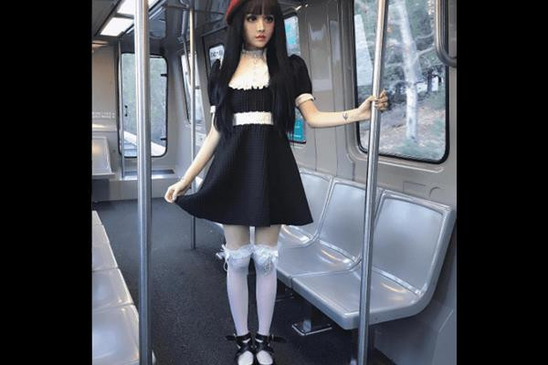 Với mức thù lao từ 1,2 - 1,5 triệu đồng/tháng, nghề ,a-nơ-canh “sống” không phải là cao nhưng công việc lại nhàn nhã và lịch sự.