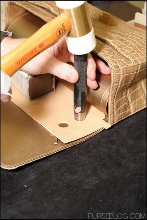 Đây là quá trình đòi hỏi sự chuẩn xác đến từng mm.