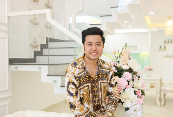 Bên cạnh cuộc sống dư dả, Vũ Hoàng Việt còn mua được nhiều tài sản có giá trị. Theo Ngoisao.net, Vũ Hoàng Việt vừa xây căn nhà phong cách châu Âu sang trọng ở quận Gò Vấp, TP HCM. Ảnh: Ngoisao.net.