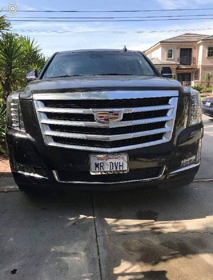 Giữa năm 2018, "ông hoàng nhạc Việt" tậu siêu xe Cadillac. Đây là dòng xe thường được các nguyên thủ quốc gia trên thế giới yêu thích bởi sự an toàn và nội thất sang trọng, xa xỉ.