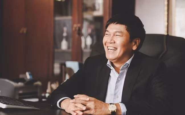 Đầu tháng 12/2018, "vua thép" Trần Đình Long không còn xuất hiện trong danh sách tỷ phú USD của Forbes trước khi trở lại danh sách này chỉ sau vài ngày với tổng tài sản đạt 1 tỷ USD. Ảnh: Internet.