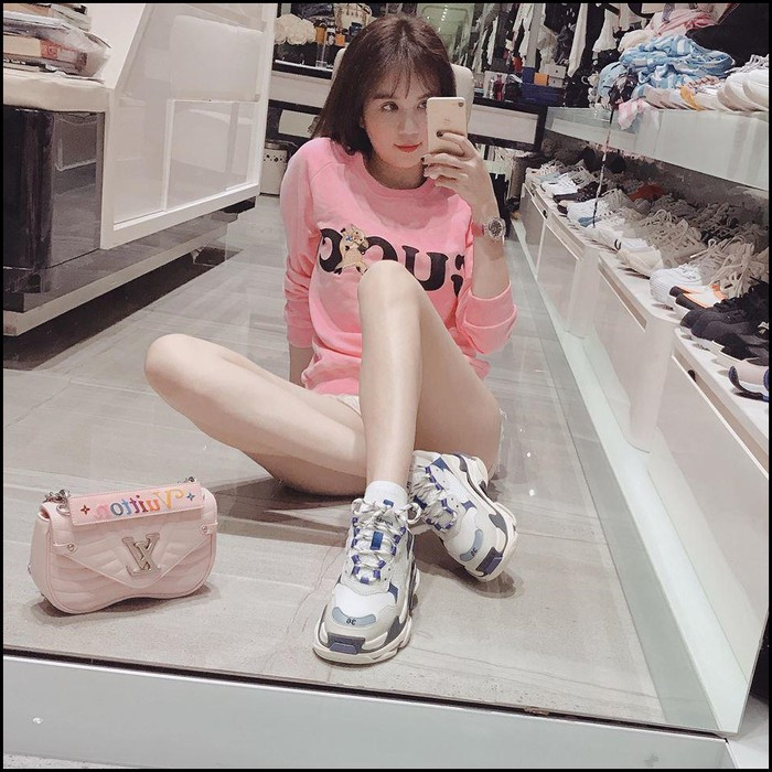 Hồng baby là màu yêu thích nhất của Ngọc Trinh.