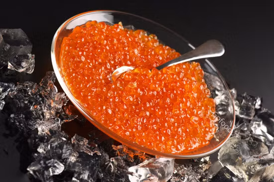 Cá hồi vốn là là một loài cá quý, ngon và được ưa chuộng khắp thế giới. Vì thế, trứng cá hồi cũng là một thực phẩm xa xỉ. Ảnh: Gofood.