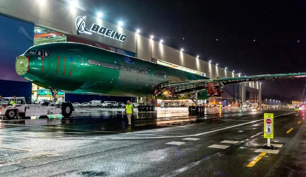 Với kích thước này, 777x cũng là chiếc máy bay dài nhất Boeing từng sản xuất trong suốt 102 năm qua. Ảnh: The West Australian.