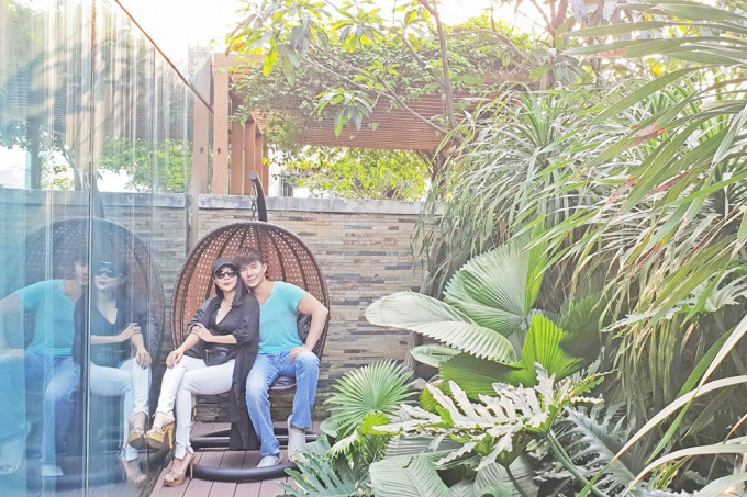 Biệt thự của nam ca sĩ có một khu vườn rợp bóng cây xanh rộng 100m. Ảnh: Phapluatplus.