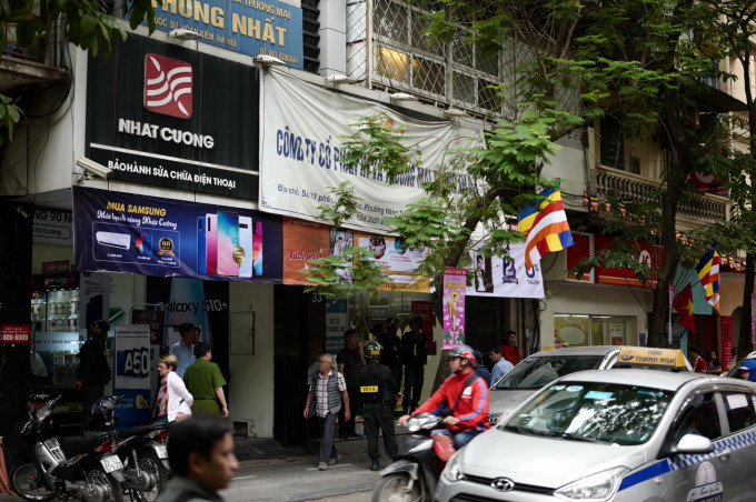 Ong chu Nhat Cuong mobile om tron nhung dich vu 