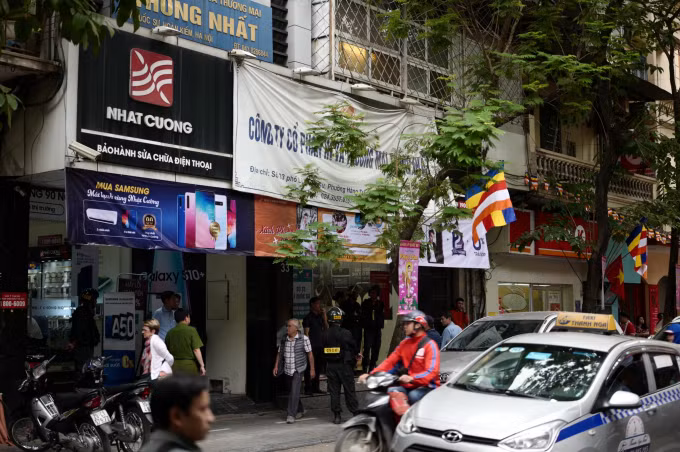 Ong chu Nhat Cuong mobile om tron nhung dich vu 