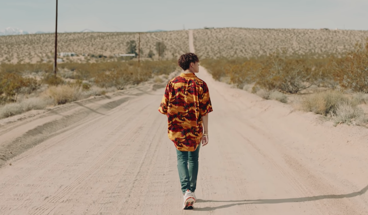 Theo Nhịp Sống Kinh Tế, phí vào cửa cho những đoàn có hoạt động thương mại, quảng cáo là 25 USD cho nhóm dưới 6 người, 50 USD cho nhóm 7-15 người, 60 USD cho nhóm 16-25 người và 150 USD cho nhóm trên 26 người.