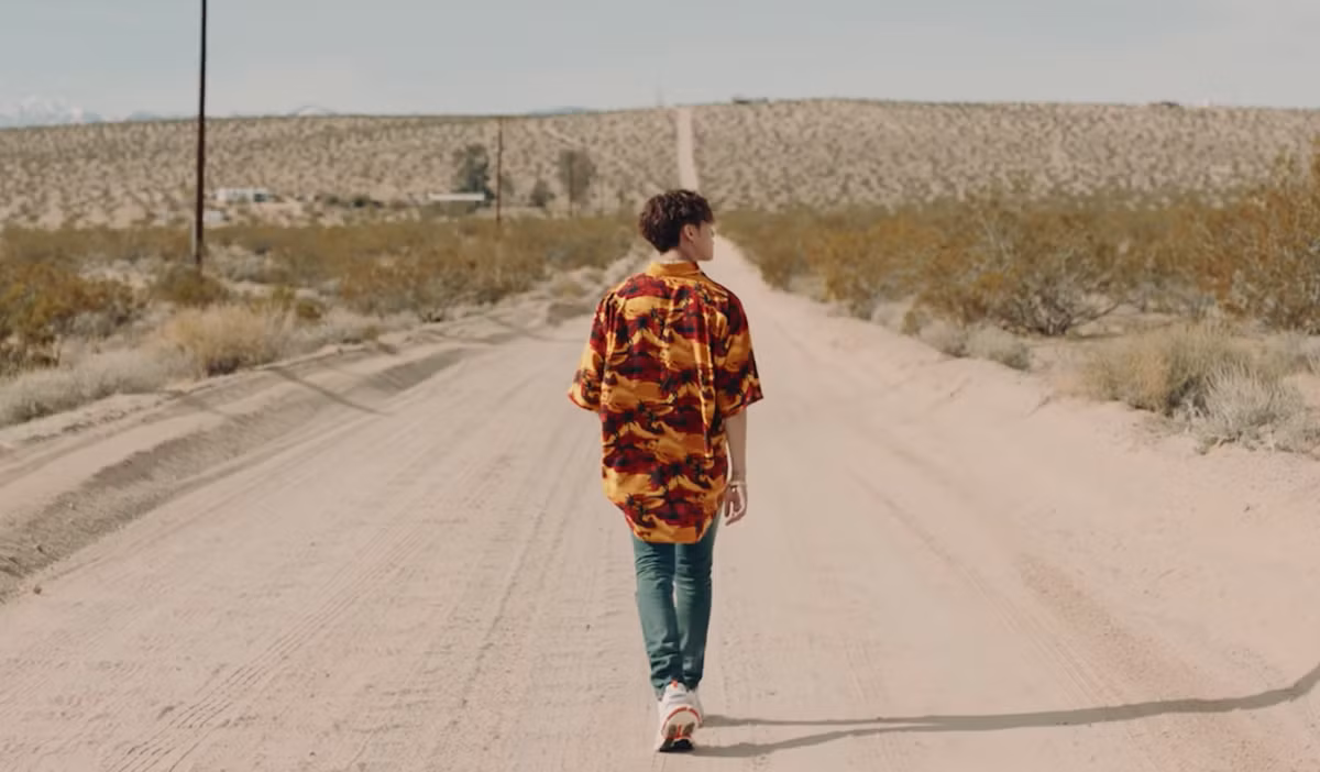 Theo Nhịp Sống Kinh Tế, phí vào cửa cho những đoàn có hoạt động thương mại, quảng cáo là 25 USD cho nhóm dưới 6 người, 50 USD cho nhóm 7-15 người, 60 USD cho nhóm 16-25 người và 150 USD cho nhóm trên 26 người.