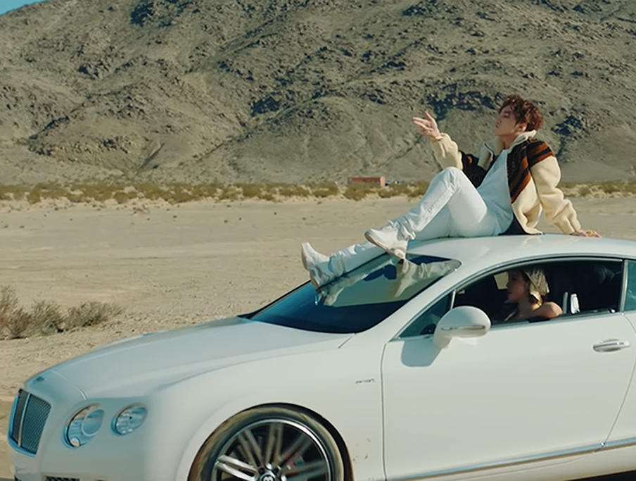 Tuy nhiên, mức giá này chỉ áp dụng cho những cá nhân hay nhóm di chuyển đến tham quan... chứ không áp dụng cho những đoàn làm phim hay kinh doanh, quảng cáo khác.