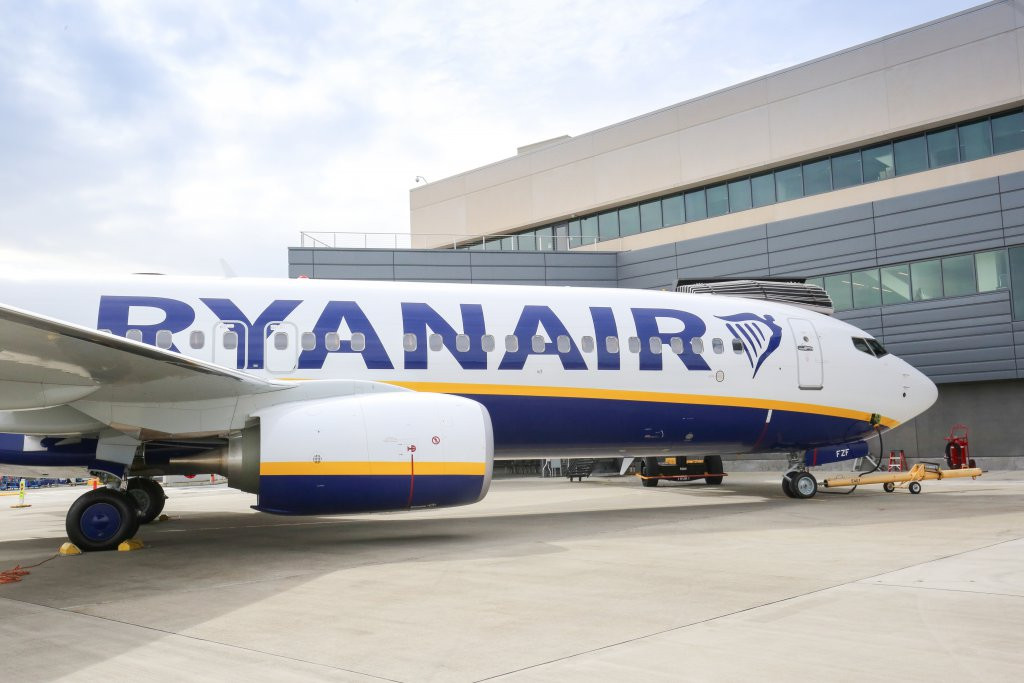 Ryanair - hãng hàng không giá rẻ của Ailen, là một trong những nhà khai thác Boeing 737-800 nhiều nhất, với đội bay gồm hơn 400 chiếc 737-800, phục vụ các tuyến trên khắp châu Âu, Israel và Bắc Phi. Ảnh: Ryanair.