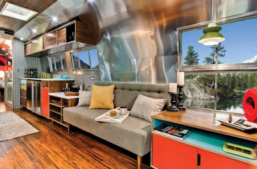 Cửa sổ cung cấp ánh sáng tự nhiên tối ưu khi phản chiếu với bức tường nhôm.