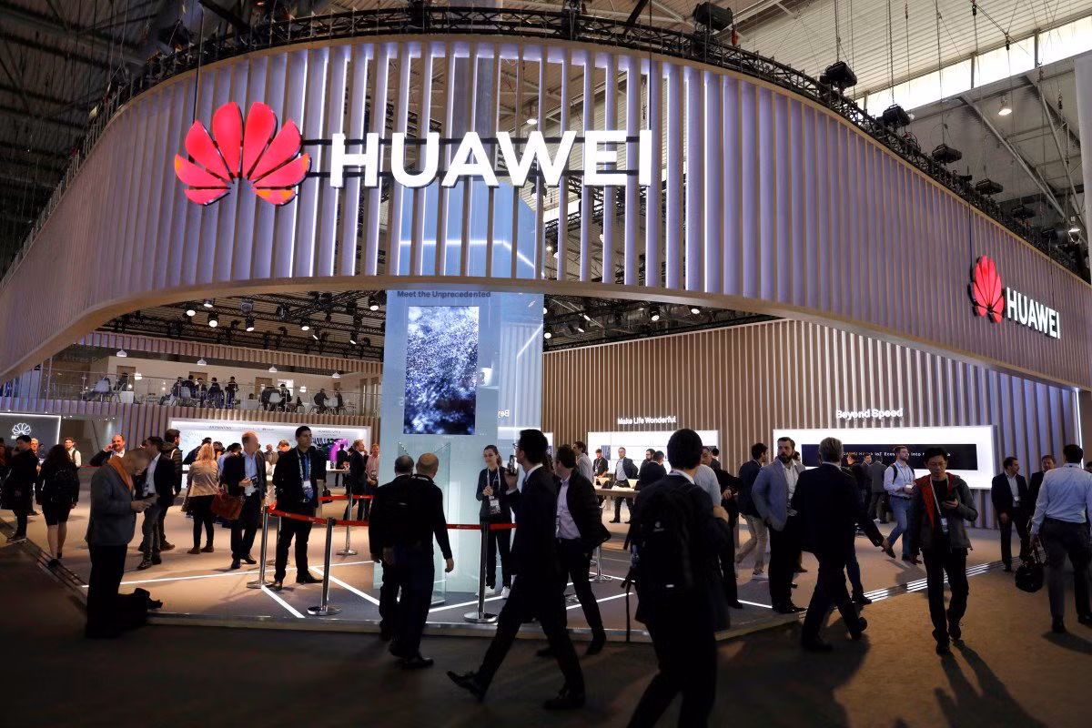 Các ngân hàng nhà nước Trung Quốc còn cung cấp các khoản vay cho doanh nghiệp từ những nước đang phát triển để tăng doanh số bán hàng của Huawei. Ảnh: SCMP.