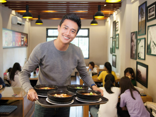 Quán mì cay của diễn viên Quốc Trường được biết đến là một trong những thương hiệu mì cay cấp độ 7 Hàn Quốc đầu tiên được mở ra ở Việt Nam.