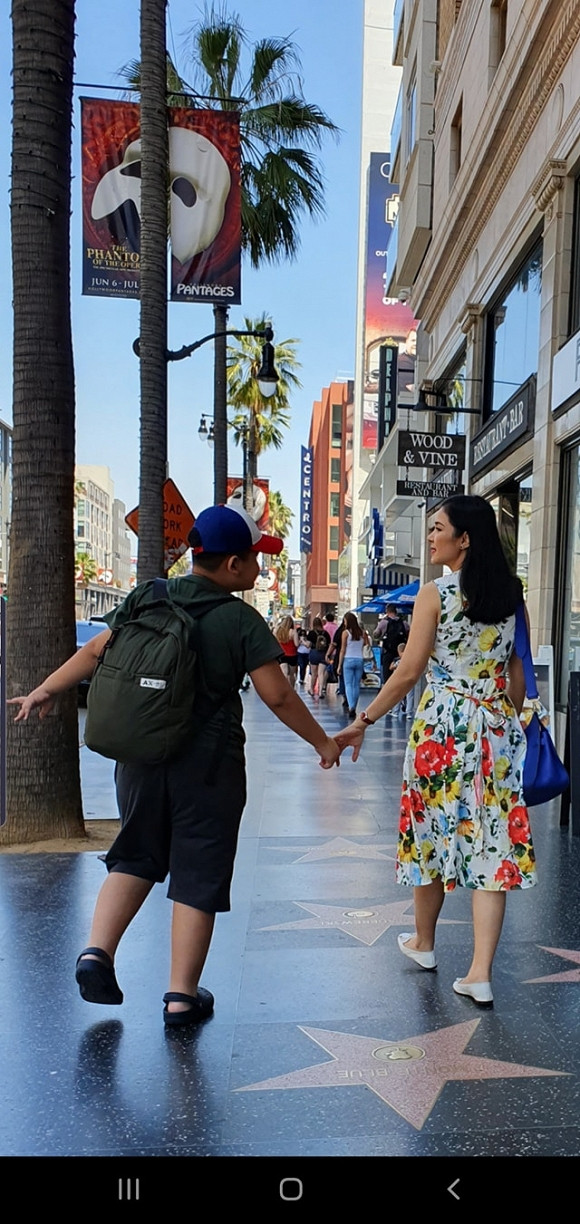 Lan dau Viet Trinh chiu khoe con trai 10 tuoi cao lon phong phao va cuc bu bam-Hinh-3