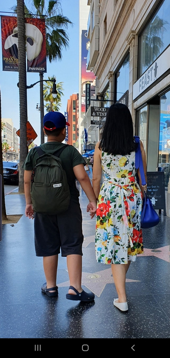 Lan dau Viet Trinh chiu khoe con trai 10 tuoi cao lon phong phao va cuc bu bam-Hinh-2