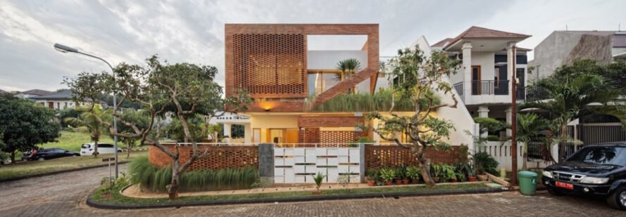 Cùng với đó là cây cối trong và ngoài nhà kết hợp với nhau.