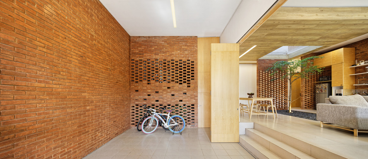 Tường gạch cổ điển mà vẫn sang trọng.