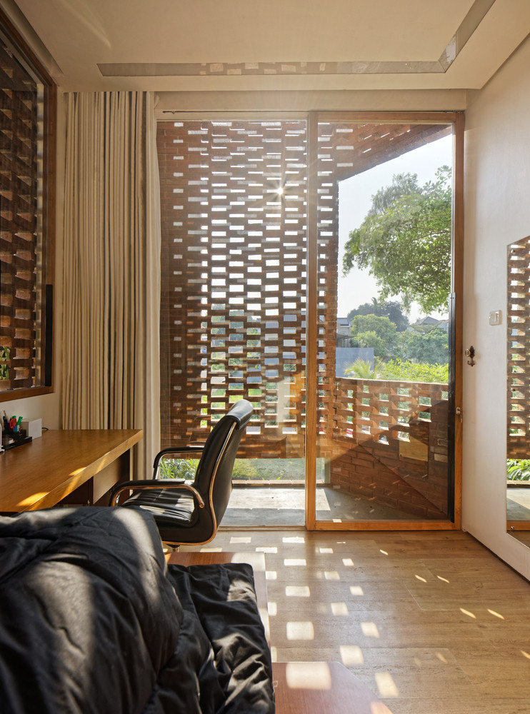 Mọi không gian của ngôi nhà đều ngập tràn ánh sáng tự nhiên. Nguồn ảnh: Inhabitat.