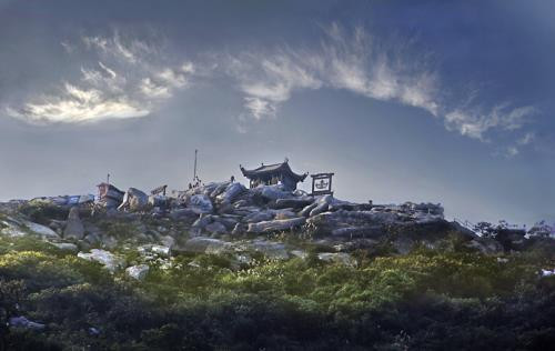 Là nơi khởi nguồn của dòng thiền Trúc Lâm, Yên Tử là vùng đất thiêng liêng, nơi hàng trăm nghìn Phật tử hành hương về mỗi dịp đầu Xuân. Ảnh: Vha.