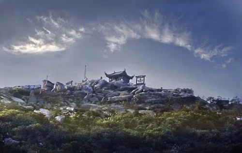 Là nơi khởi nguồn của dòng thiền Trúc Lâm, Yên Tử là vùng đất thiêng liêng, nơi hàng trăm nghìn Phật tử hành hương về mỗi dịp đầu Xuân. Ảnh: Vha.