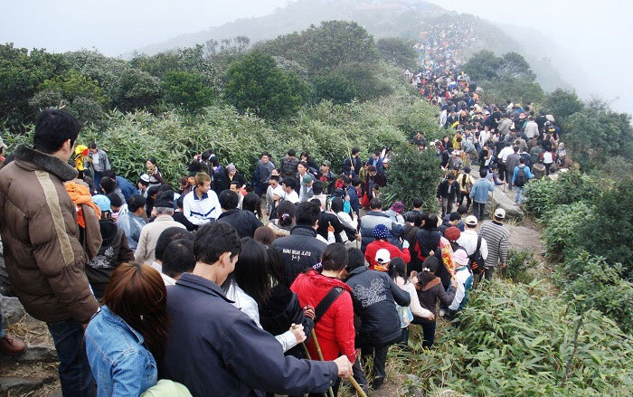 Tour Hà Nội - Yên Tử 1 ngày có giá từ 400.000 - 500.000 đồng/khách. Ảnh: Dulichvietnam.