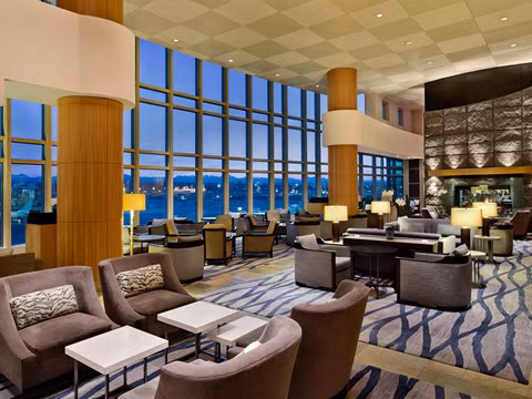 Ngoài ra, khách sạn còn nổi bật với khu vực spa đặc biệt gồm 120 phương pháp trị liệu để phục vụ du khách