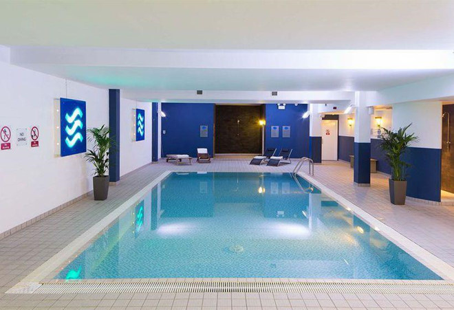 Khách sạn Radisson Blu tại sân bay London Stansted (Anh) có quầy rượu vang Angel Tower nổi tiếng với hơn 4.000 chai.
