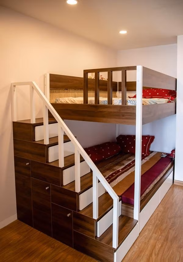 Chiếc giường tầng vững chắc trong phòng ngủ của con trai Bảo Thanh.