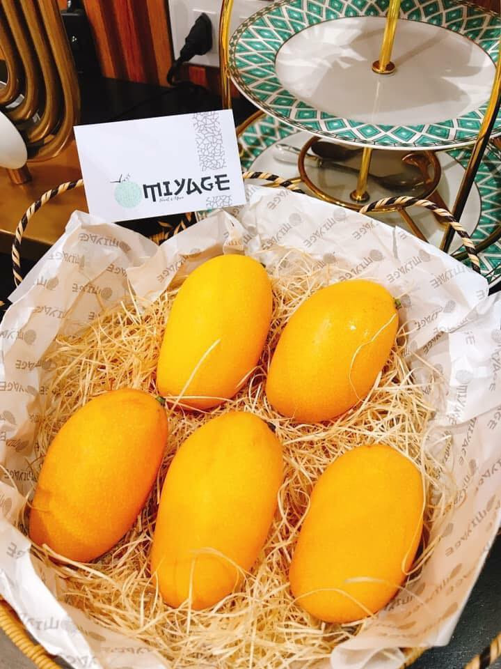 Một cửa hàng trái cây nhập khẩu ở Hà Nội cho biết, dù là loại quả mới nhưng xoài mini Đài Loan nhập về đến đâu hết đến đó. Ảnh: FB Khuc Ngoc Anh.