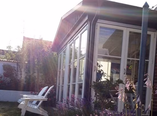 Nữ ca sĩ Đoan Trang và chồng sở hữu một căn nhà tuyệt đẹp nhìn ra biển ở Thụy Điển. Ảnh: Giadinhvietnam.