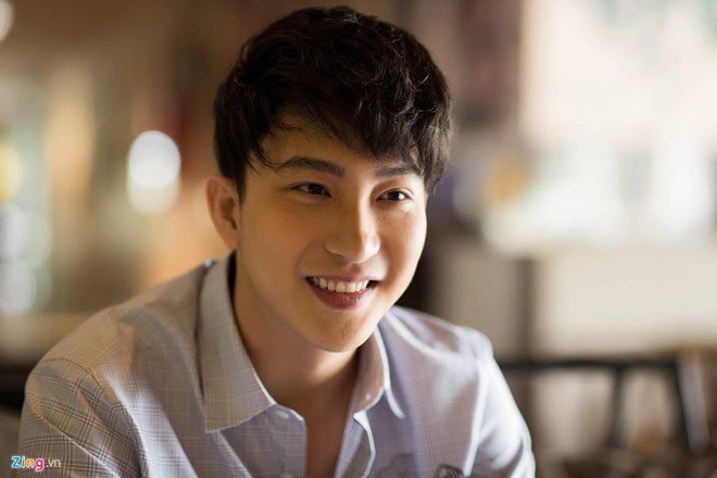 Trong một bài phỏng vấn trên Zing.vn, B Trần chia sẻ trong 4 năm Nam tiến, anh tự hào là một trong những nam diễn viên miền Bắc tồn tại được ở miền Nam. "Ca sĩ Bắc vào Nam hoạt động và nổi tiếng rất nhiều nhưng diễn viên thì rất hiếm. Các bạn thế hệ cùng tôi như Hữu Vi, Rocker Nguyễn cũng Nam tiến nhưng bây giờ đã biến mất hết. Tôi cảm thấy mình may mắn khi vẫn tồn tại được với nghề", B Trần cho biết.