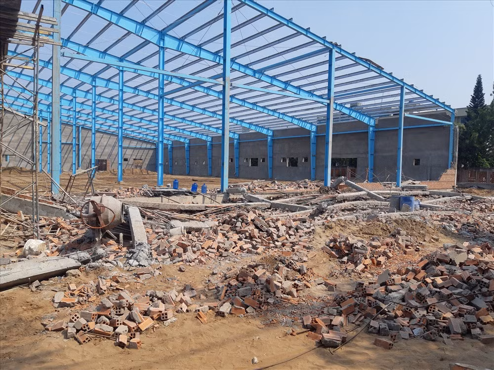 Sap cong trinh, 6 nguoi chet: Suyt nua toi da khong con ve gap vo con-Hinh-3