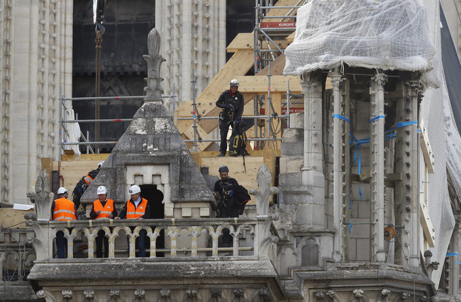 Chủ tịch của quỹ, ông Michel Picaud ước tính rằng 90% số tiền mà họ đã nhận được đến từ các nhà tài trợ Mỹ và khẳng định đây là điều ông cũng không ngờ tới