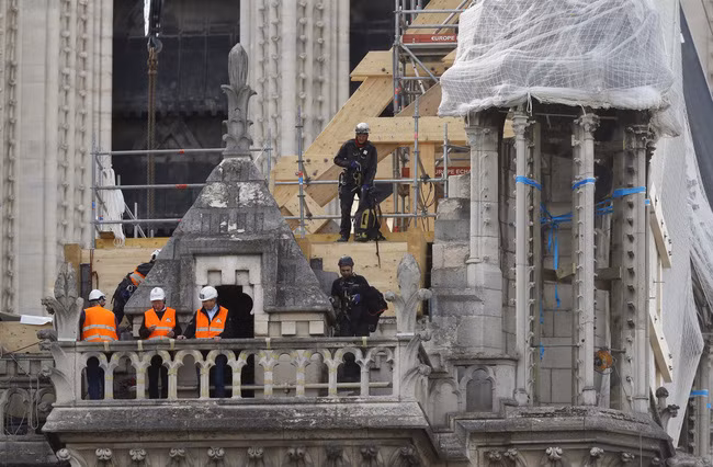 Chủ tịch của quỹ, ông Michel Picaud ước tính rằng 90% số tiền mà họ đã nhận được đến từ các nhà tài trợ Mỹ và khẳng định đây là điều ông cũng không ngờ tới