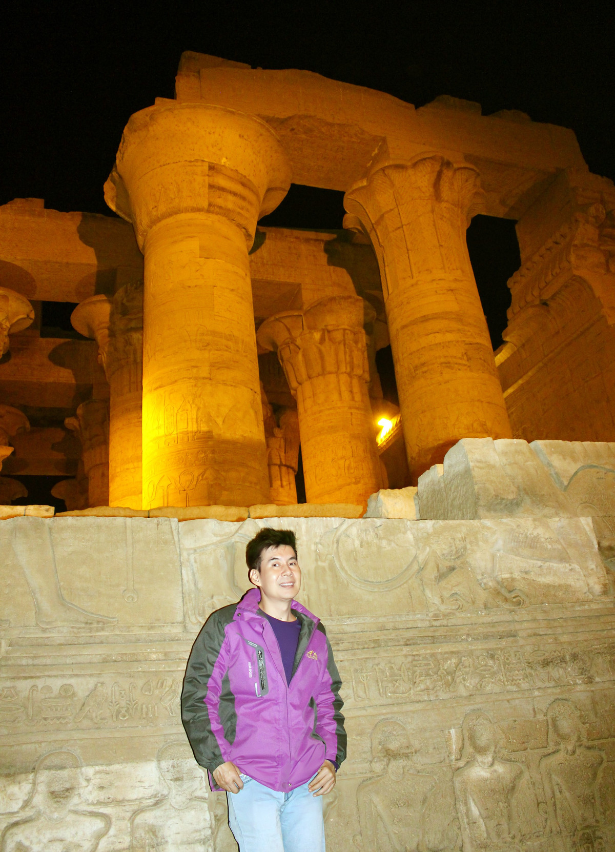 Tại mỗi danh thắng đều có chó nghiệp vụ và cảnh sát rà bom mìn cẩn thận. Đặc biệt tại điểm “nóng” quần thể Kim tự tháp Giza, lực lượng an ninh cơ động được bố trí dày đặc, kiểm soát tất cả phương tiện ra vào. Ai Cập đang sở hữu số lượng các khu bảo tồn và di tích lịch sử hơn 5.000 năm như các ngôi đền thờ các vị thần, nhiều hơn bất cứ nơi nào khác trên thế giới.