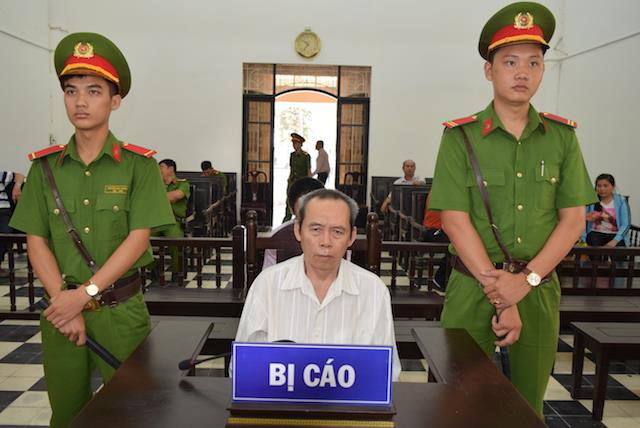 Nhieu lan xam hai be gai, ong gia 65 tuoi linh 16 nam tu