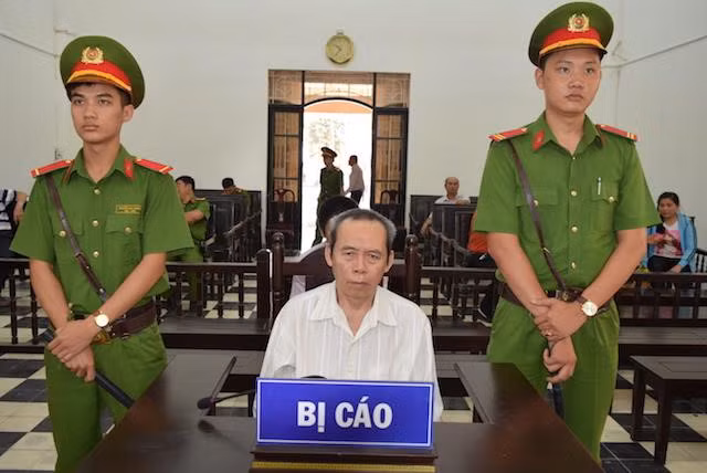 Nhieu lan xam hai be gai, ong gia 65 tuoi linh 16 nam tu